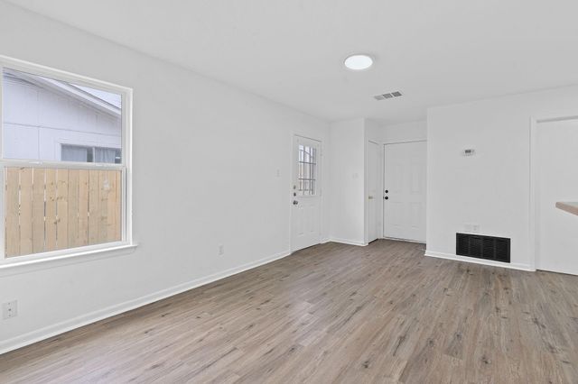 6808 Wentworth DR A, Austin, TX 78724