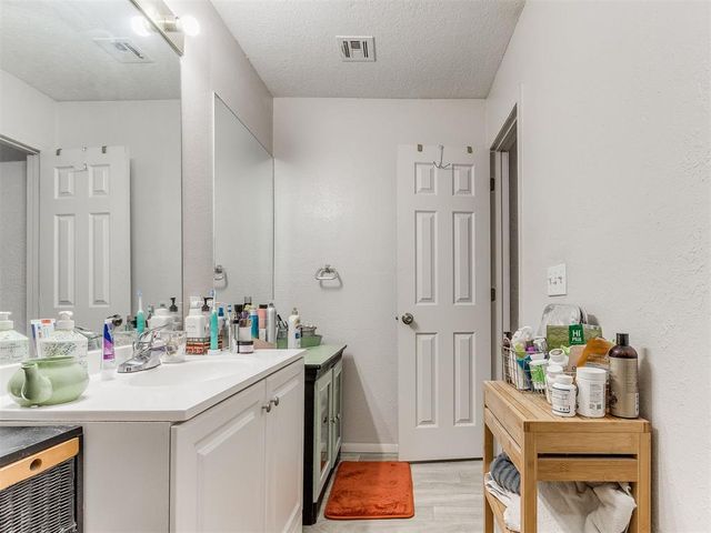 11413 Springhollow Road 707, Oklahoma City, OK 73120