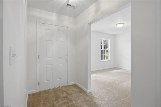 467 Bedford Knoll Drive, Winston-salem, NC 27107