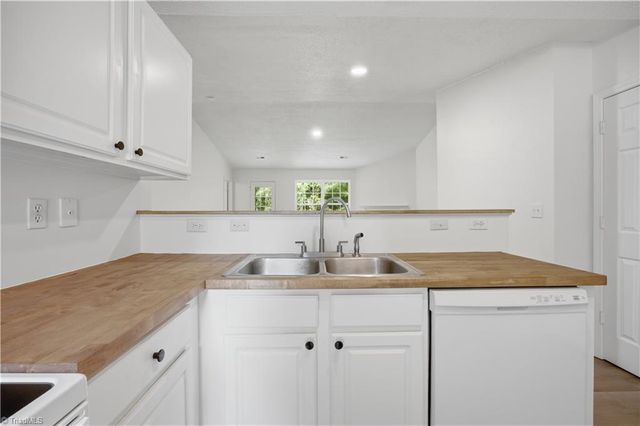 467 Bedford Knoll Drive, Winston-salem, NC 27107