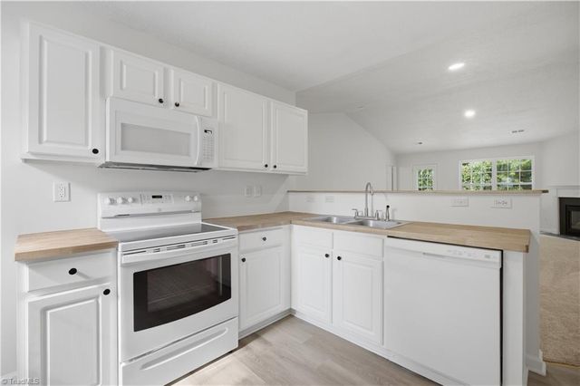 467 Bedford Knoll Drive, Winston-salem, NC 27107