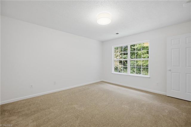 467 Bedford Knoll Drive, Winston-salem, NC 27107