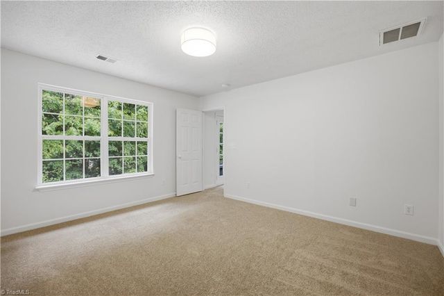 467 Bedford Knoll Drive, Winston-salem, NC 27107
