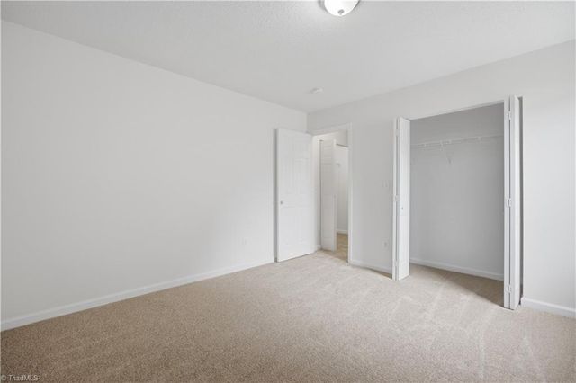 467 Bedford Knoll Drive, Winston-salem, NC 27107