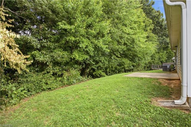 467 Bedford Knoll Drive, Winston-salem, NC 27107