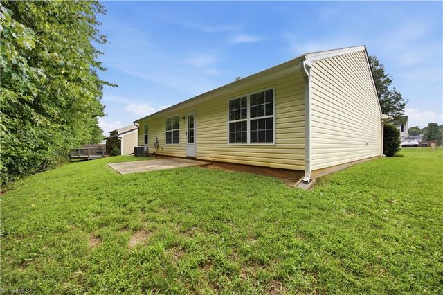 467 Bedford Knoll Drive, Winston-salem, NC 27107