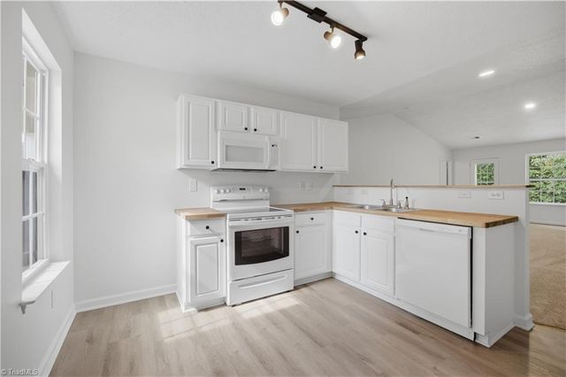 467 Bedford Knoll Drive, Winston-salem, NC 27107
