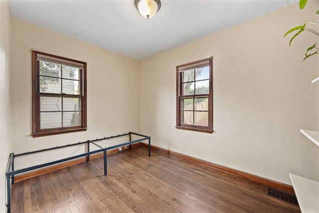 205 21st Street NE, Cedar Rapids, IA 52402