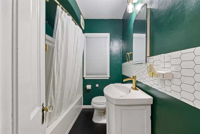 205 21st Street NE, Cedar Rapids, IA 52402