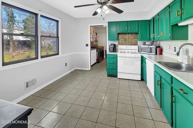 606 Bowsprit Point, Lanoka Harbor, NJ 08734