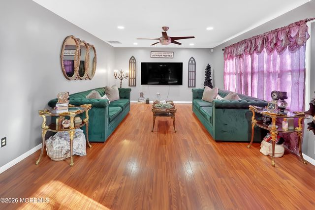 606 Bowsprit Point, Lanoka Harbor, NJ 08734