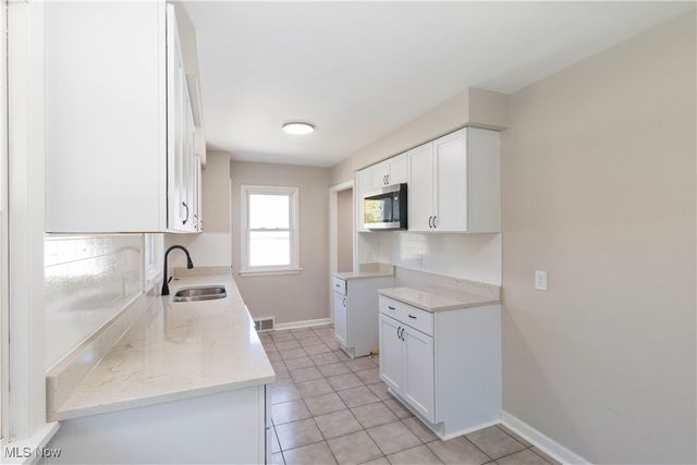 18401 Garden Boulevard, Cleveland, OH 44128