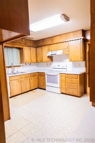 904 S D And H Street, Cleveland, OK 74020