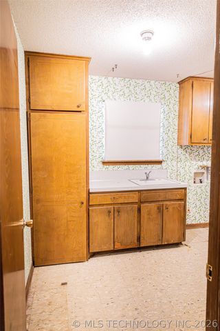 904 S D And H Street, Cleveland, OK 74020