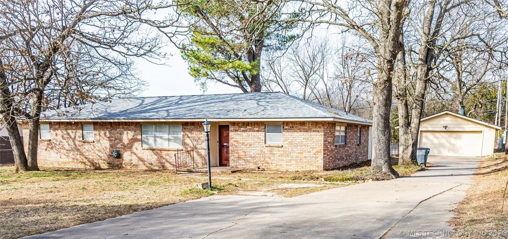 904 S D And H Street, Cleveland, OK 74020