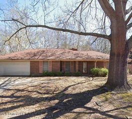 2952 Longwood Drive, Jackson, MS 39212