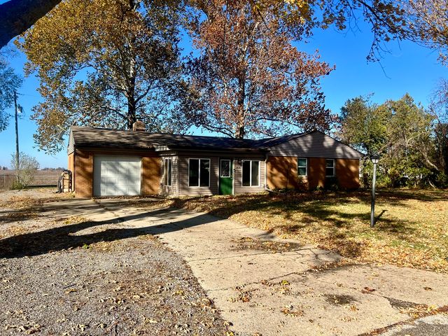 8428 N Shirlane Street, Shirley, IL 61772