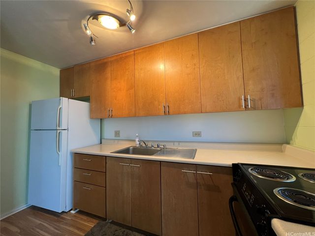 1077 Ala Napunani Street 803, Honolulu, HI 96818