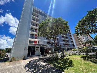 1077 Ala Napunani Street 803, Honolulu, HI 96818