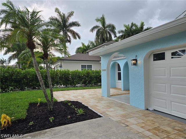 1039 Michigan AVE, Naples, FL 34103