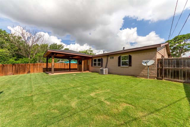 2710 Anderson Street, Irving, TX 75062