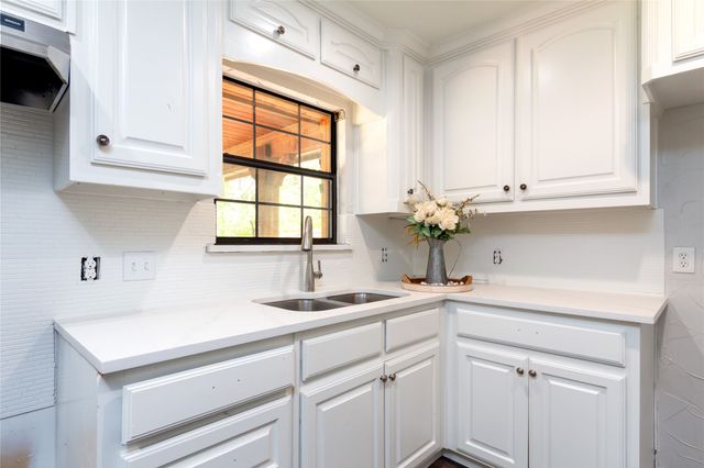 2710 Anderson Street, Irving, TX 75062