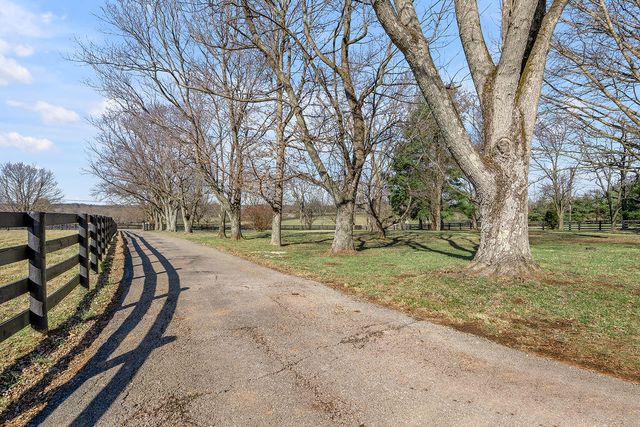 3288 Delong Road, Lexington, KY 40515