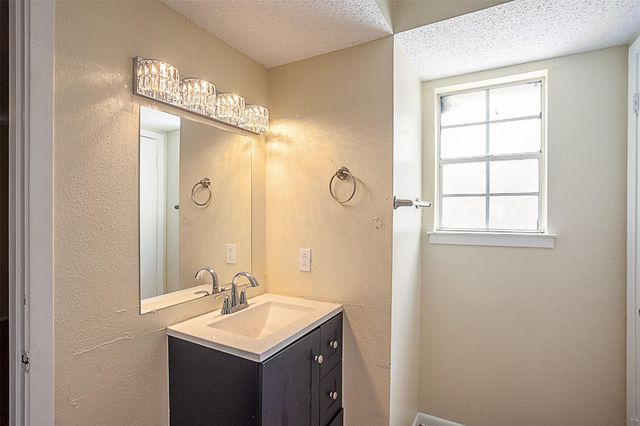 4150 Crow Road 10, Beaumont, TX 77706