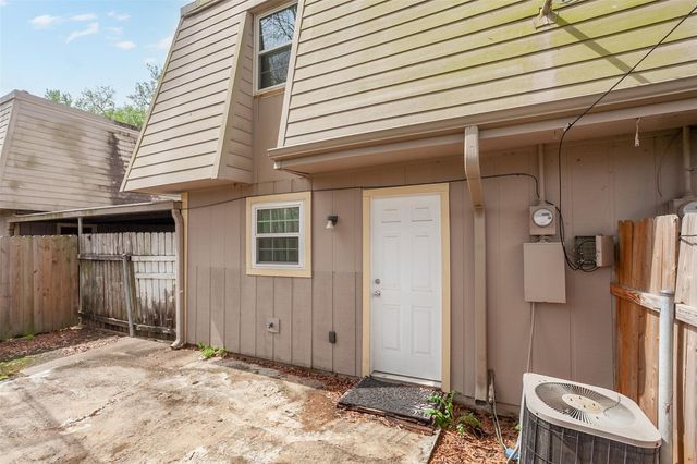 4150 Crow Road 10, Beaumont, TX 77706