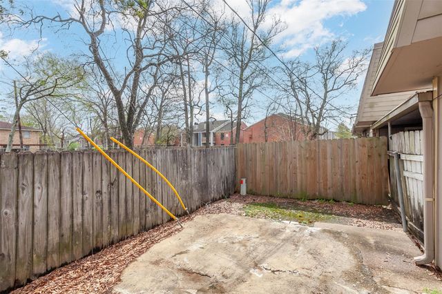 4150 Crow Road 10, Beaumont, TX 77706