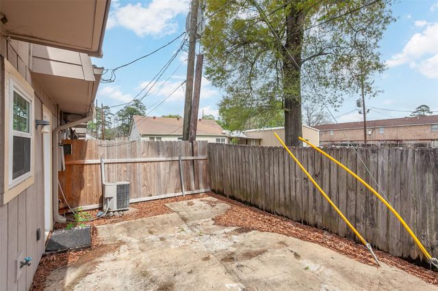 4150 Crow Road 10, Beaumont, TX 77706