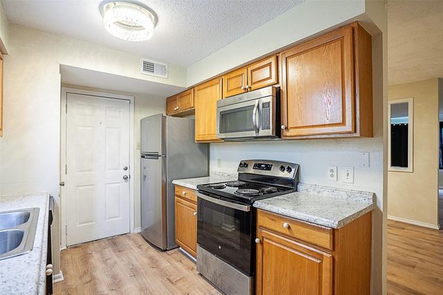 4150 Crow Road 10, Beaumont, TX 77706