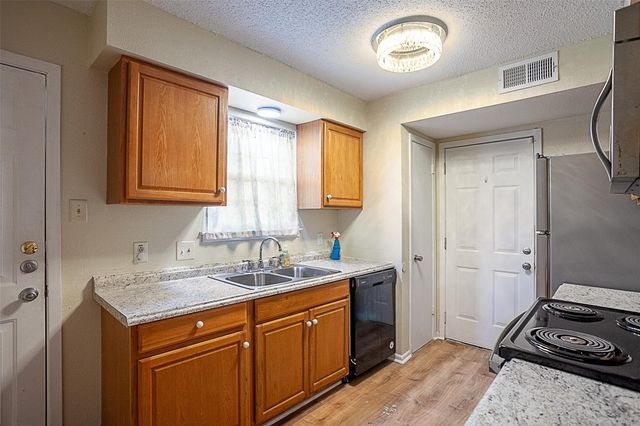 4150 Crow Road 10, Beaumont, TX 77706