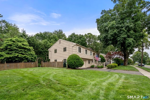 208 Sigwin Drive, Fairfield, CT 06824
