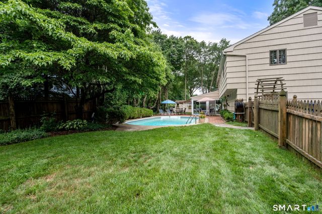 208 Sigwin Drive, Fairfield, CT 06824