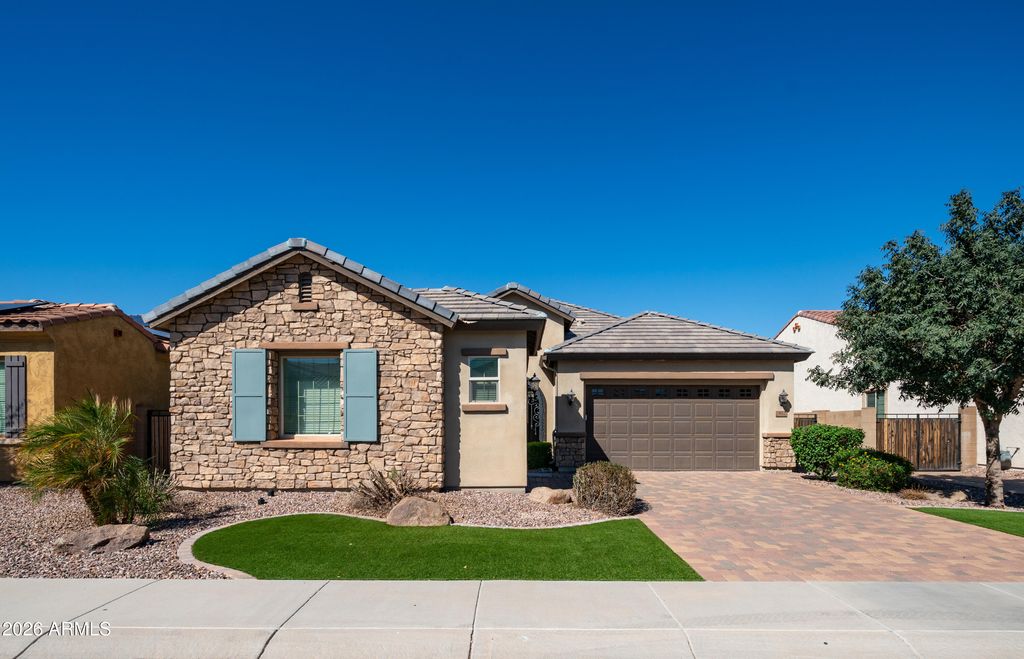 902 E HORSESHOE Place, Chandler, AZ 85249 — photo 2