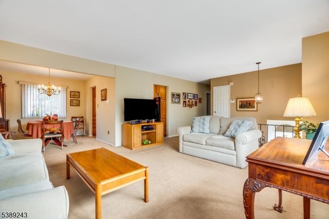 85 Winston Dr, Franklin Twp., NJ 08873