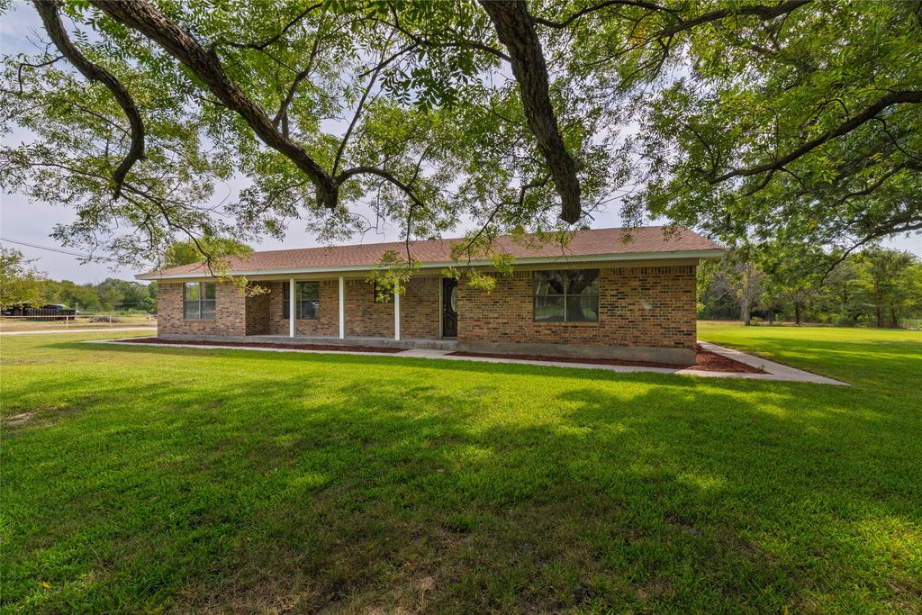 2566 County Road 147, Gainesville, TX 76240