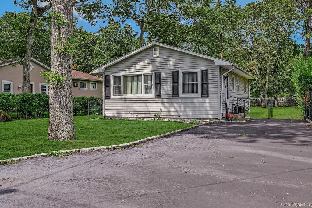 222 Priscilla Avenue, Flanders, NY 11901
