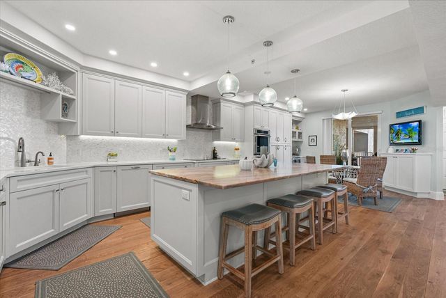 1260 DOLPHIN BAY WAY 401, Sarasota, FL 34242