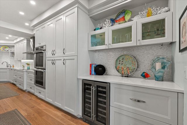 1260 DOLPHIN BAY WAY 401, Sarasota, FL 34242