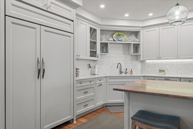 1260 DOLPHIN BAY WAY 401, Sarasota, FL 34242