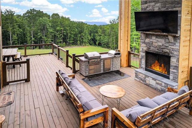 281 High Summit Dr, Talking Rock, GA 30175