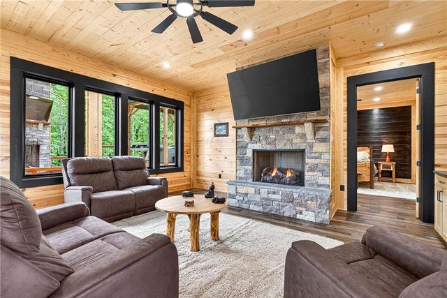 281 High Summit Dr, Talking Rock, GA 30175