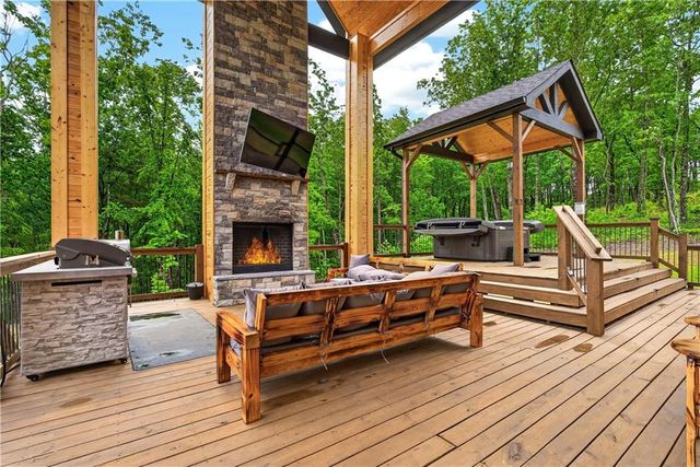 281 High Summit Dr, Talking Rock, GA 30175