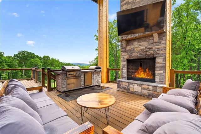 281 High Summit Dr, Talking Rock, GA 30175