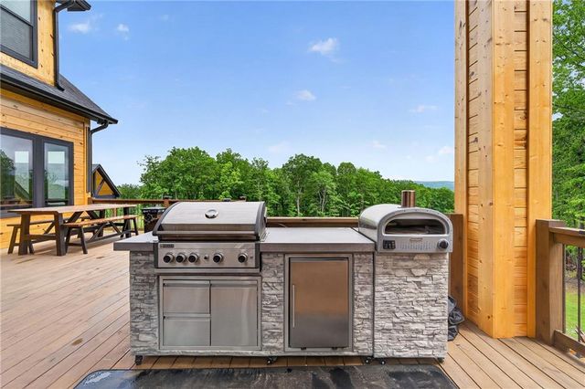 281 High Summit Dr, Talking Rock, GA 30175