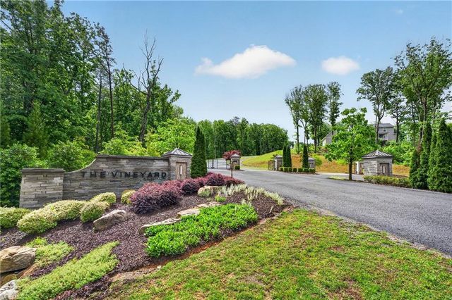 281 High Summit Dr, Talking Rock, GA 30175