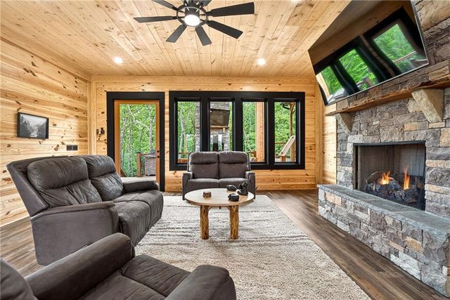 281 High Summit Dr, Talking Rock, GA 30175
