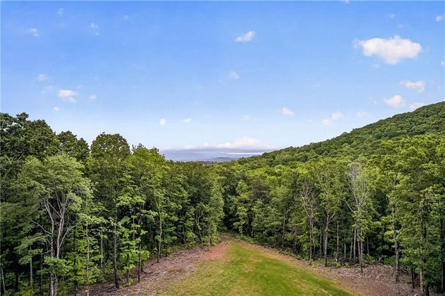 281 High Summit Dr, Talking Rock, GA 30175